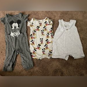 Baby jumpsuits set